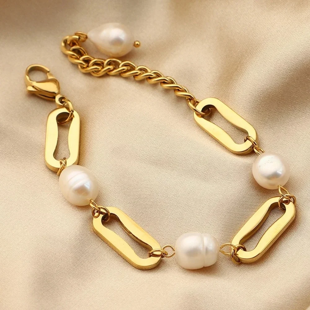 Waterproof elegant gold plated bracelet - Picture 2 of 4